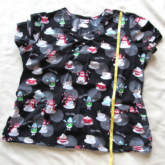 Scrub top winter theme - Picture 9 of 12